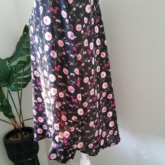 Tahari Floral Button Down Blouse - Picture 4 of 7